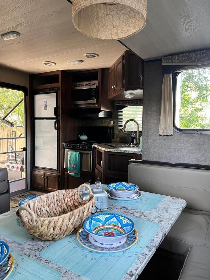 Rv Camper Paradise On The Wheels In Clearwater Beaches Largo Exterior photo